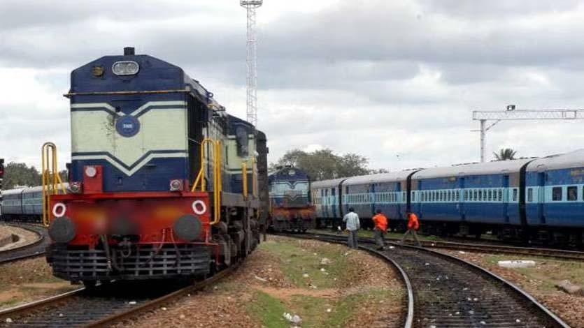Safety Alert: Central Railway’s Crackdown on Irregular AC Travel!
