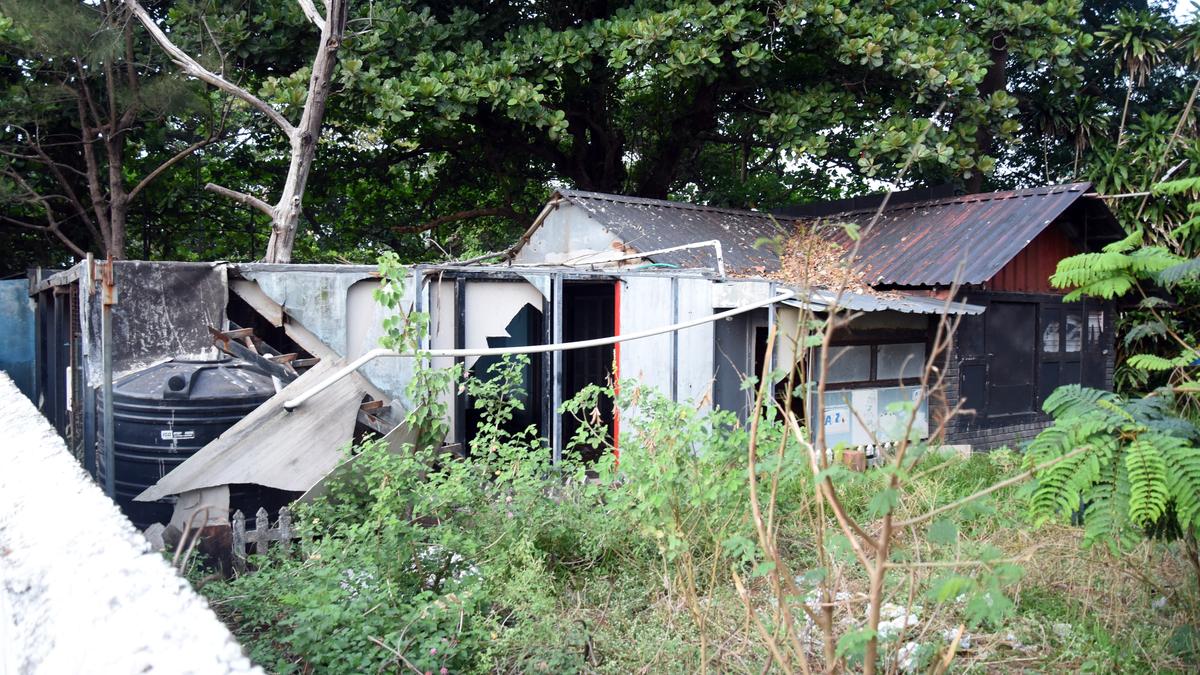 Kozhikode Police Crack Down on Drug Hotspots: Abandoned Buildings Under Surveillance