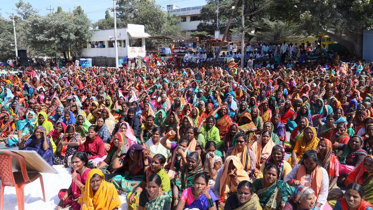 Karnataka Rural Women's Powerful Protest: Demands for Education, Healthcare, and Social Justice